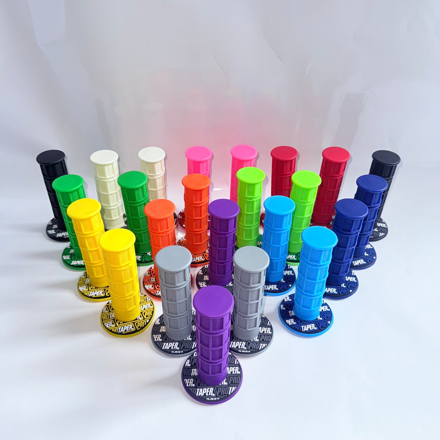 PRO TAPER HANDLE BAR GRIPS - UNIVERSAL 22MM/24MM